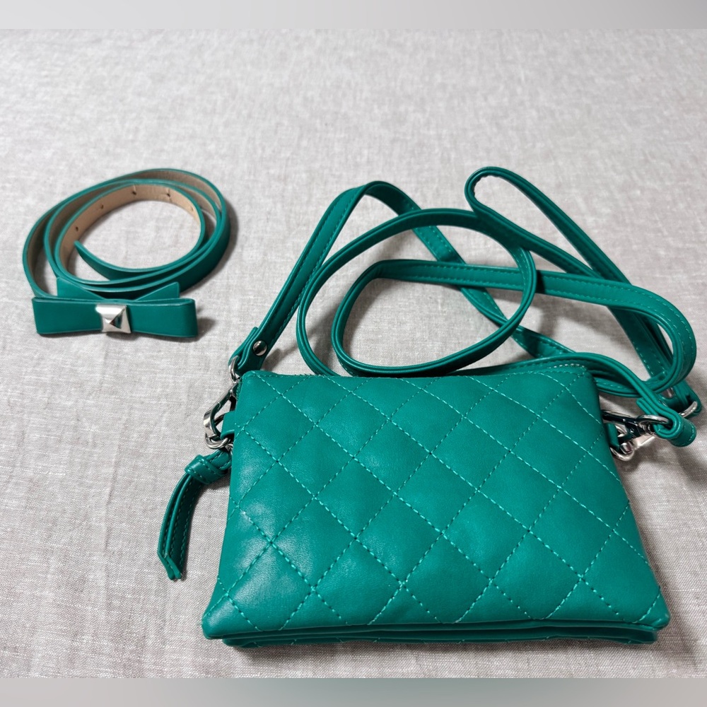CHARMING CHARLIE Teal Quilted Crossbody Bag with matching belt.